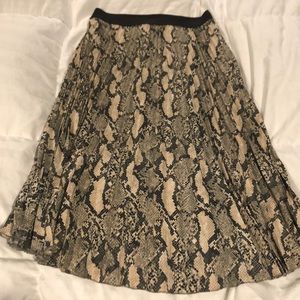 H&M elastic waistband snakeskin print skin skirt